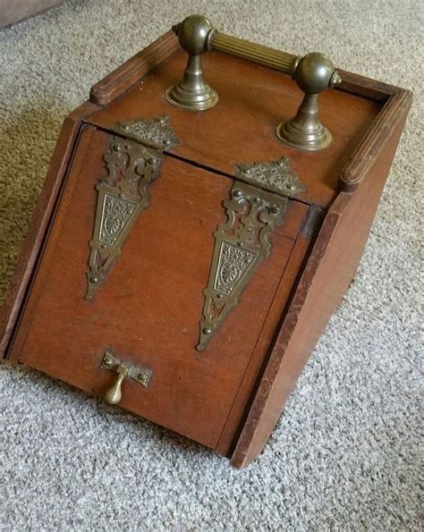 BEAUTIFUL VINTAGE WOOD/KINDLING COAL BOX WITH 